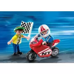 Enfants avec moto de course