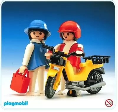 Playmobil dans la ville - Ménagères et vélomoteur