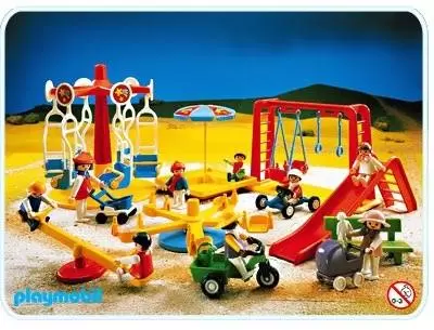 Playmobil dans la ville - Jardin d\'enfant et caroussel