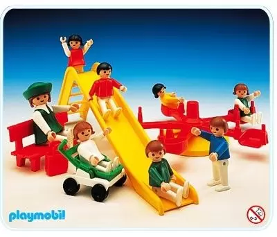 Playmobil on Hollidays - Slide With Children