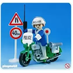 Policier en moto