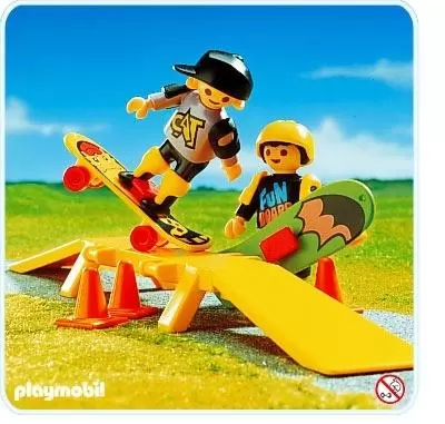 Playmobil dans la ville - 2 enfants et skateboards