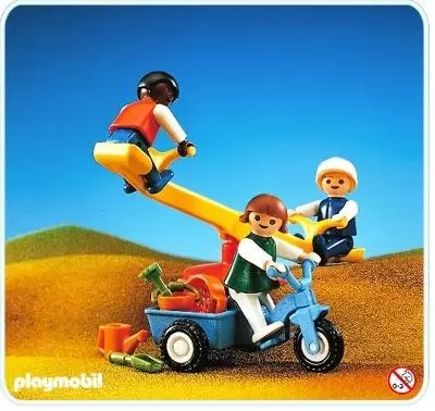 Playmobil dans la ville - 3 enfants avec balançoire et tricycle