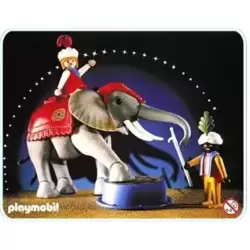Eléphant de cirque et dresseur