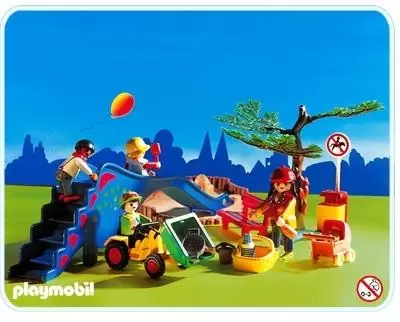 Playmobil en vacances - Jardin d\'enfants avec toboggan