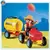 Enfant sur tracteur avec citerne