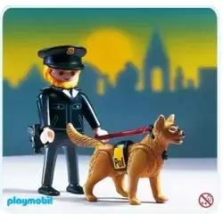 Policier et chien de garde