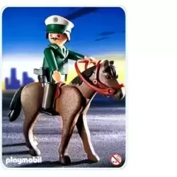 Policier allemand à cheval