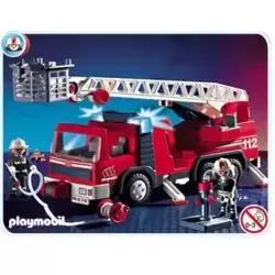 Pompiers et camion grande échelle