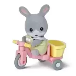 Bébé Lapin Gris Sur Tricycle
