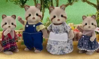 Calico Critters (USA, Canada) - Mulberry Raccoon Family