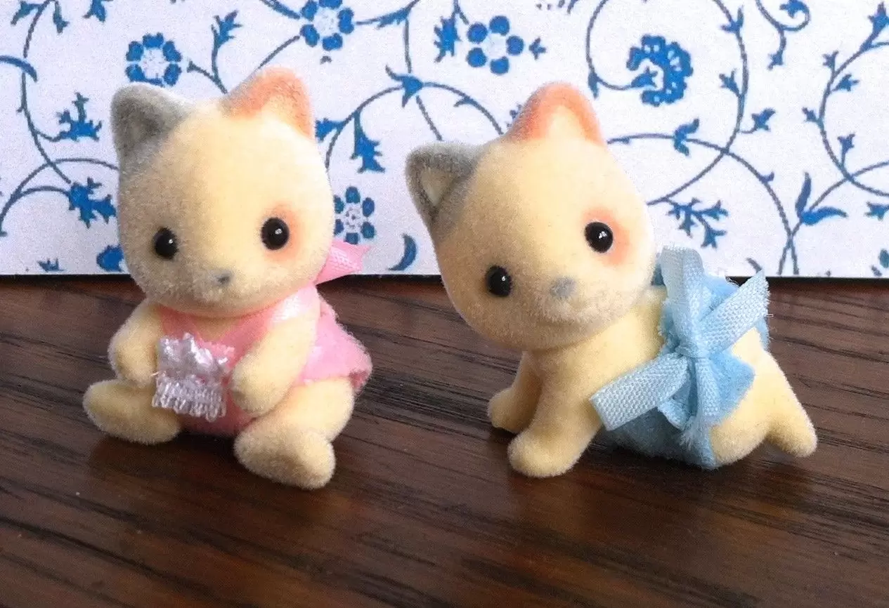 Calico Critters (USA, Canada) - Whiskers Cat Twins