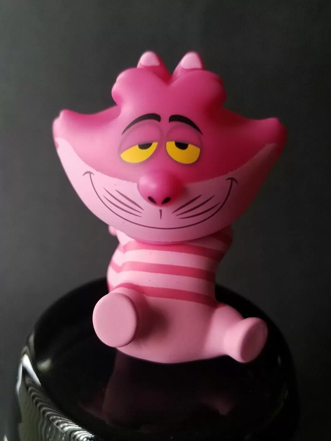 Mystery Minis Disney - San Diego Comic-Con - Cheshire Cat  Leaning Back