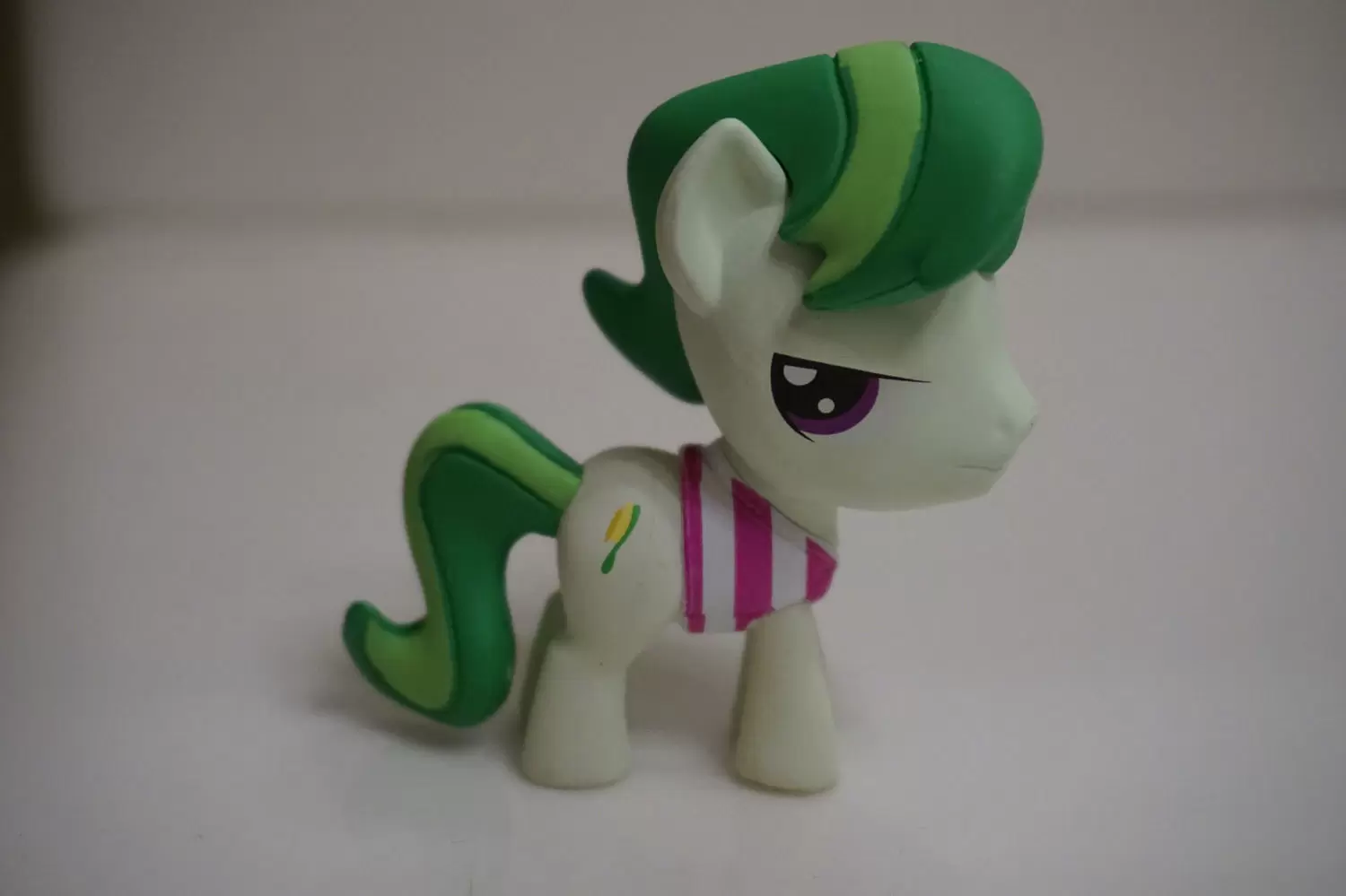Mystery Minis My Little Pony - Série 4 - Power Ponies - Hench Pony Green Hair
