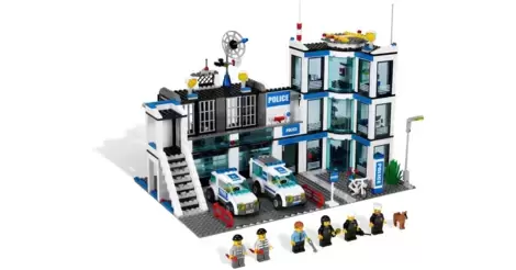 instruktør Anvendelig Hviske Police Station - LEGO CITY set 7498