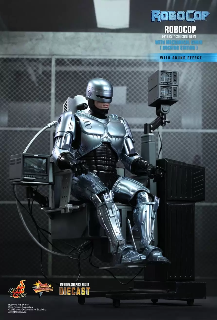 Movie Masterpiece Series - RoboCop with Mechanical Chair