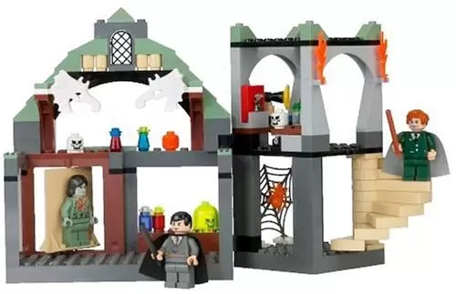 LEGO Harry Potter - Professor Lupin\'s Classroom
