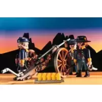 Civil War Union Soldiers With Cannon