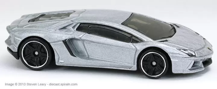 Mainline Hot Wheels - Lamborghini Aventador LP 700-4