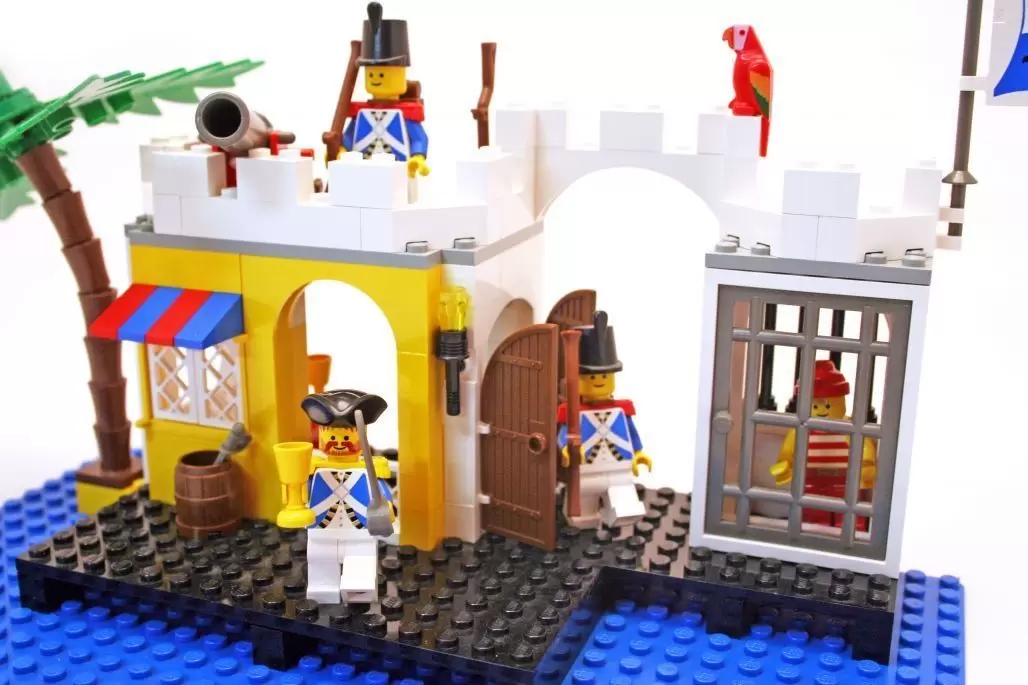 Lagoon Lock-Up - LEGO Pirates set 6267