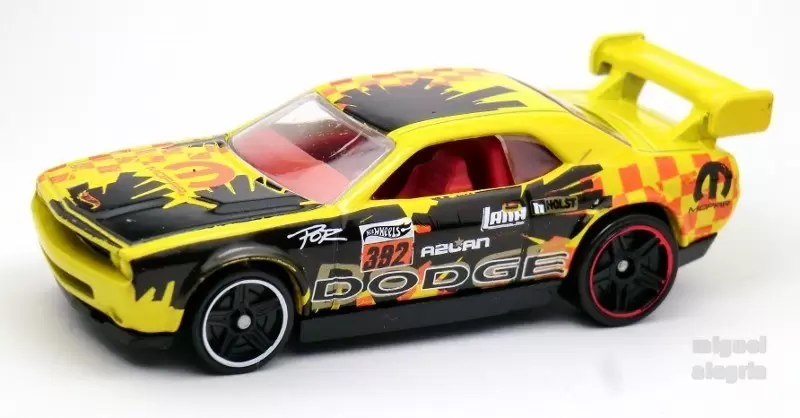 Hot Wheels Classiques - Dodge Challenger Drift Car