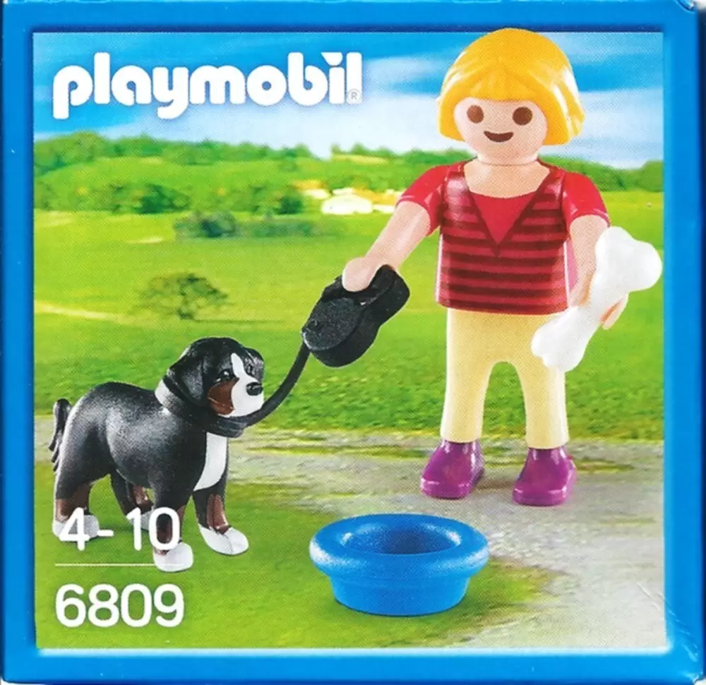 Playmobil in the City - Girl with Dog, Bone and Bowl