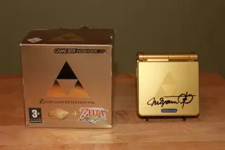 Game Boy Advance SP - Game Boy Advance SP Zelda Autographed