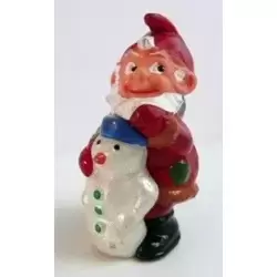 Dwarf making a snowman