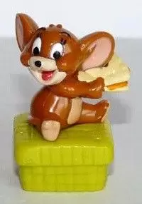 Tom and Jerry at the beach - Jerry and sandwich
