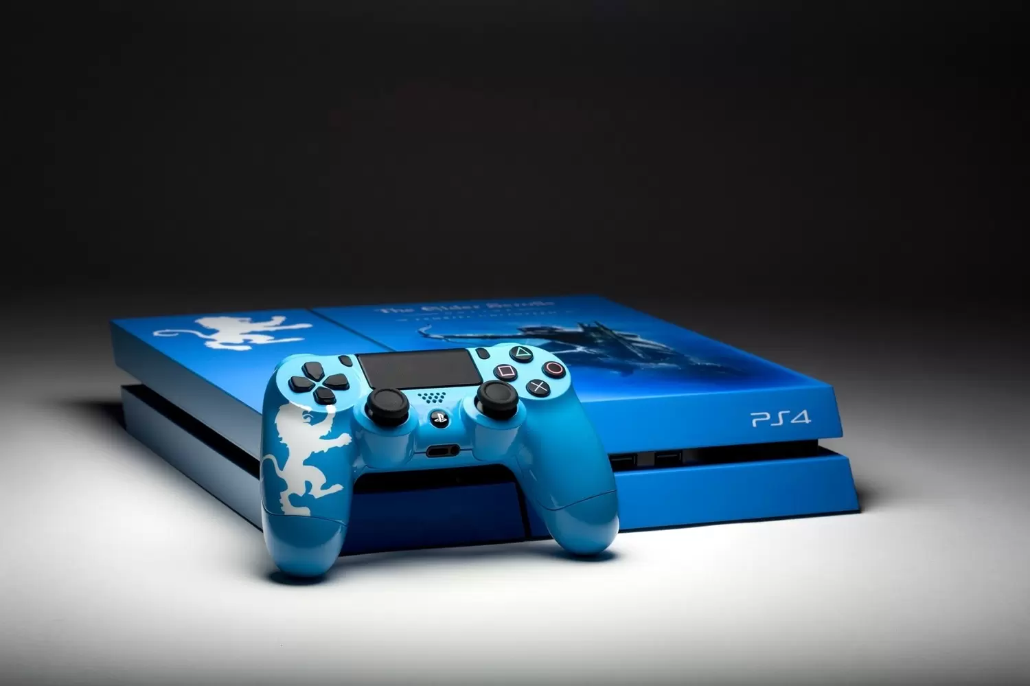 PS4 Stuff - PlayStation 4 - The Elder Scrolls Blue