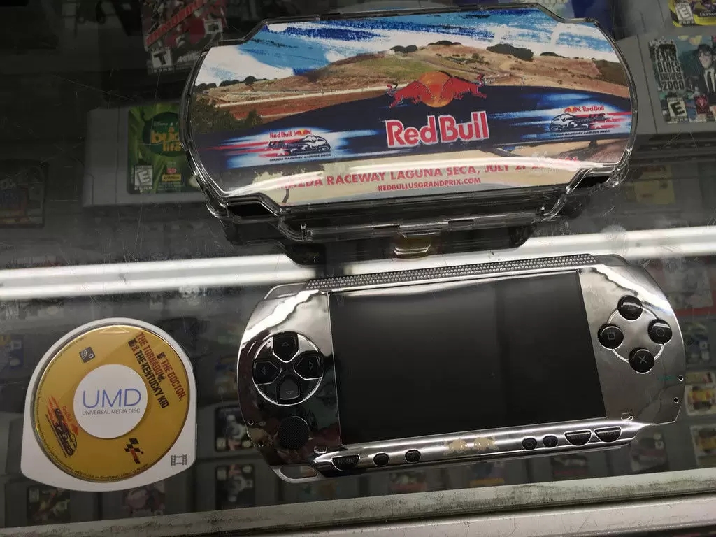 Matériel PSP - PSP 1000 Red Bull Silver