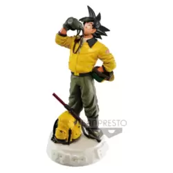 Son Goku Drinking Navy Color - Dragon Ball Z Scultures Big Colosseum