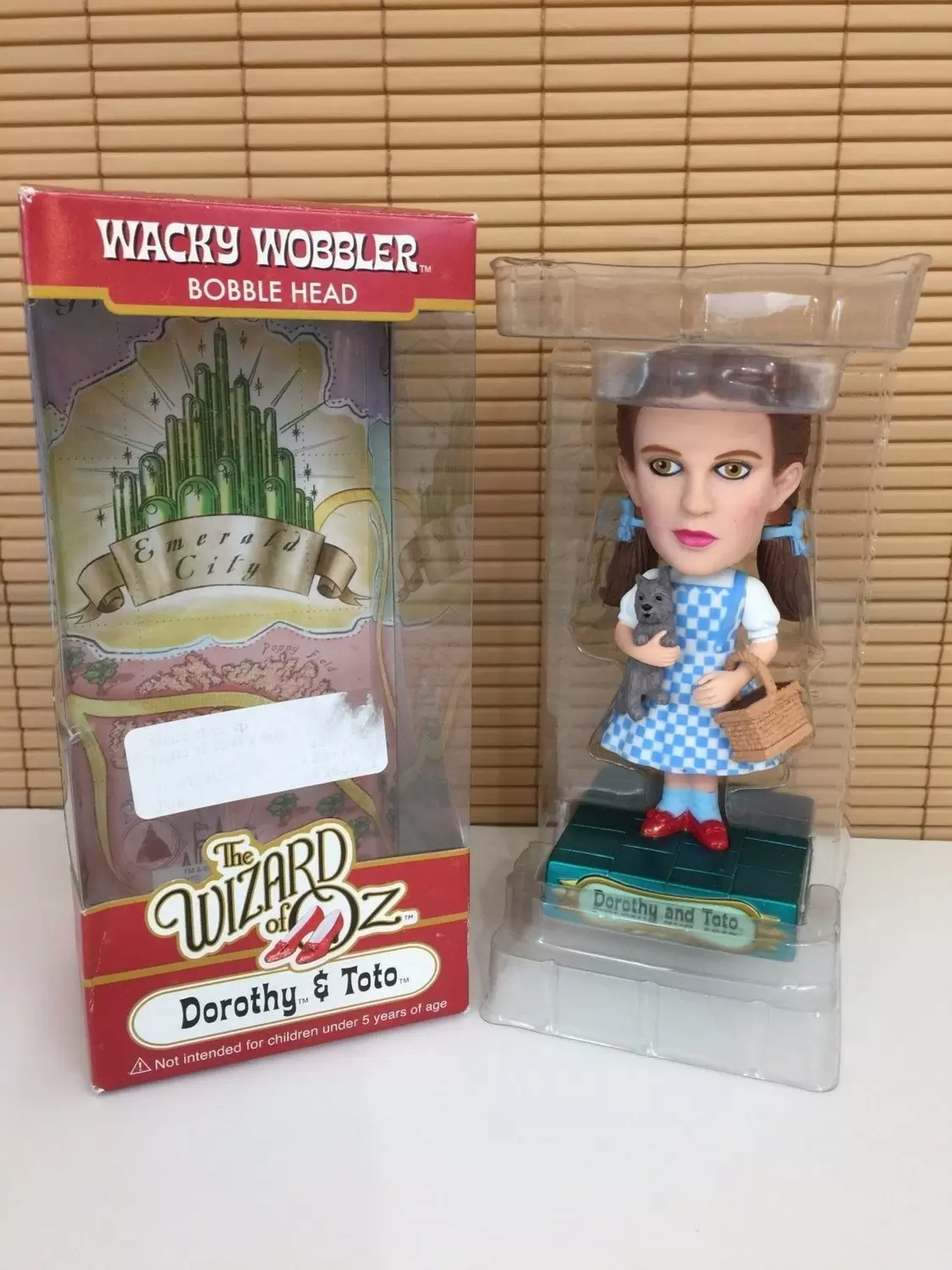Wacky Wobbler Movies - The Wizard of Oz - Dorothy & Toto Chase