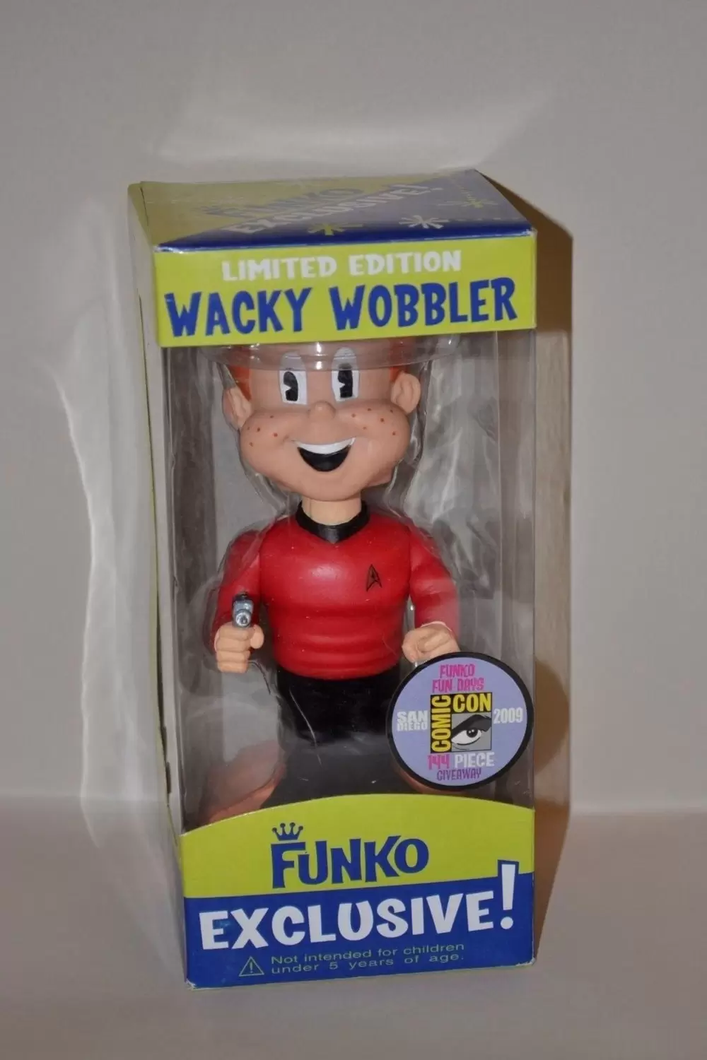 Wacky Wobbler Funko - Freddy Funko - Captain Kirk Red Shirt