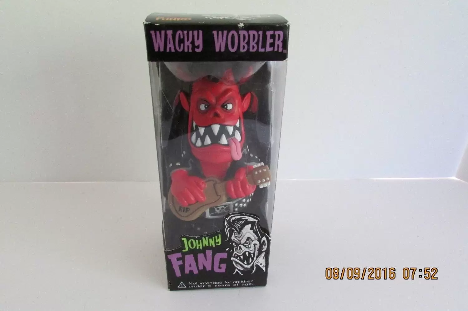 Wacky Wobbler Funko - Johnny Fang Red and Black Coat