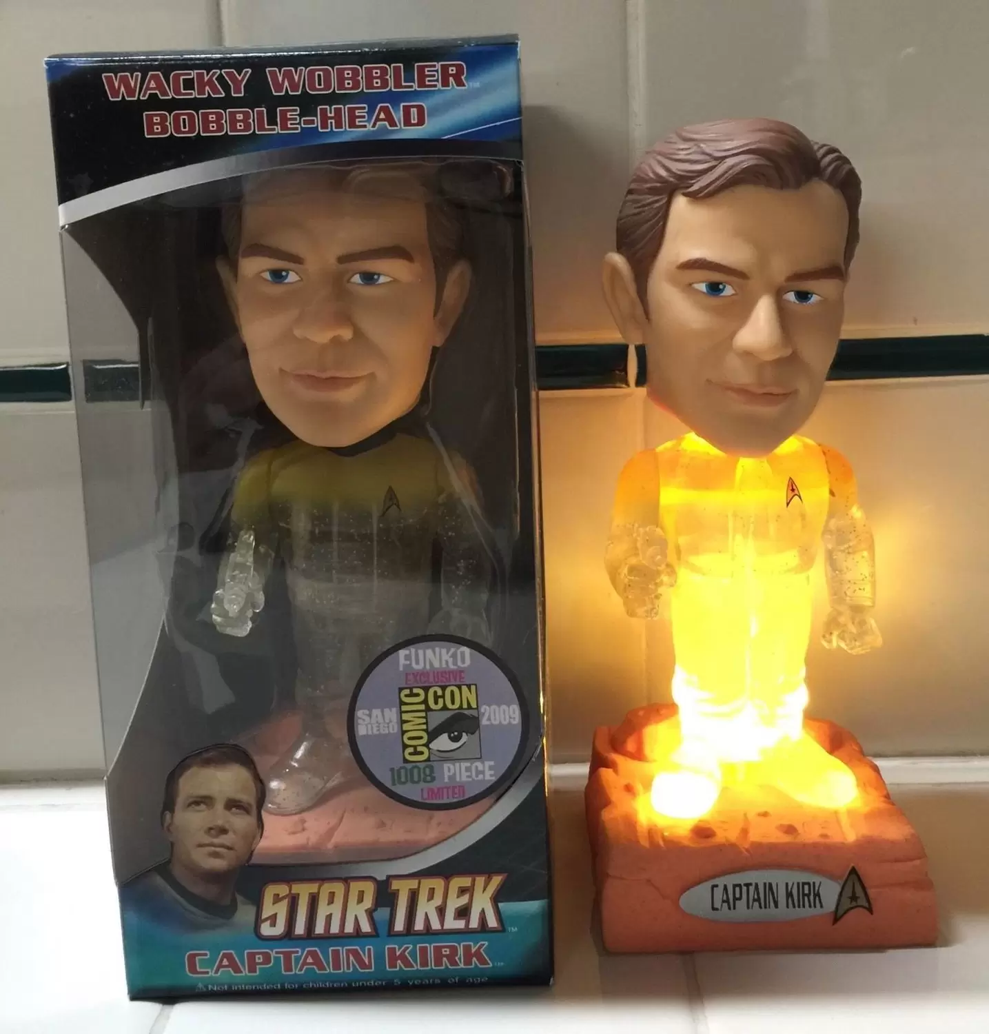 Wacky Wobbler Star Trek - Star Trek - Captain Kirk Transporting