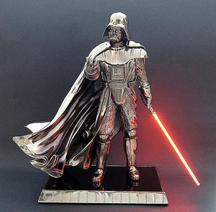 Gentle Giant Statue - Darth Vader Chrome