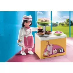 Pastry maker with cake counter