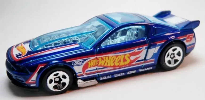 Mainline Hot Wheels - \'13 Ford Mustang GT