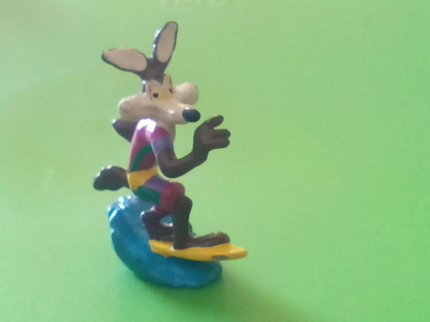 Sirop Fruiss : Warner Bros - Looney Tunes - Vil Coyote surfeur