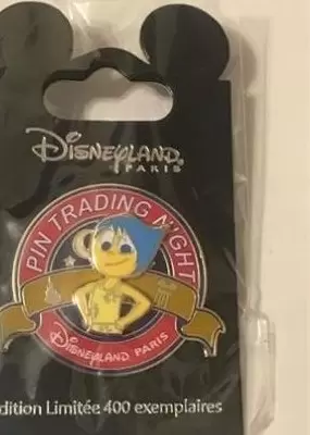 Disney - Pin Trading Night - Joie