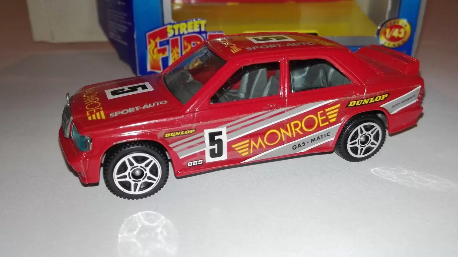 Bburago 1/43e - MERCEDES 190 E #5 (Rally)