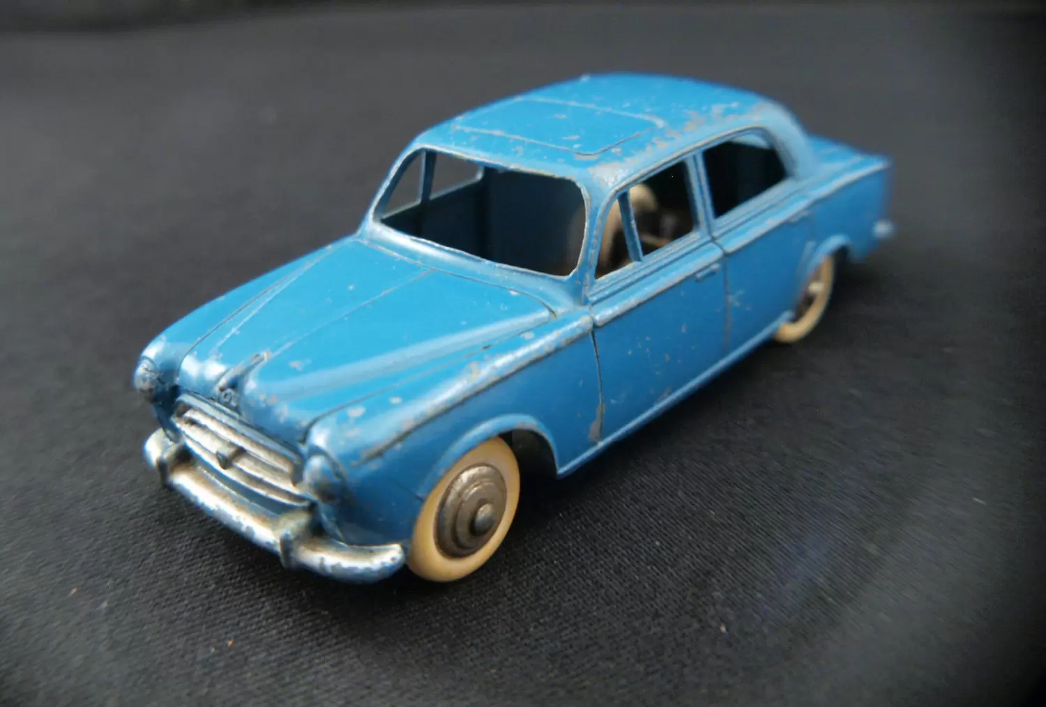Vintage Dinky Toys - PEUGEOT 403 Berline (Bleu)