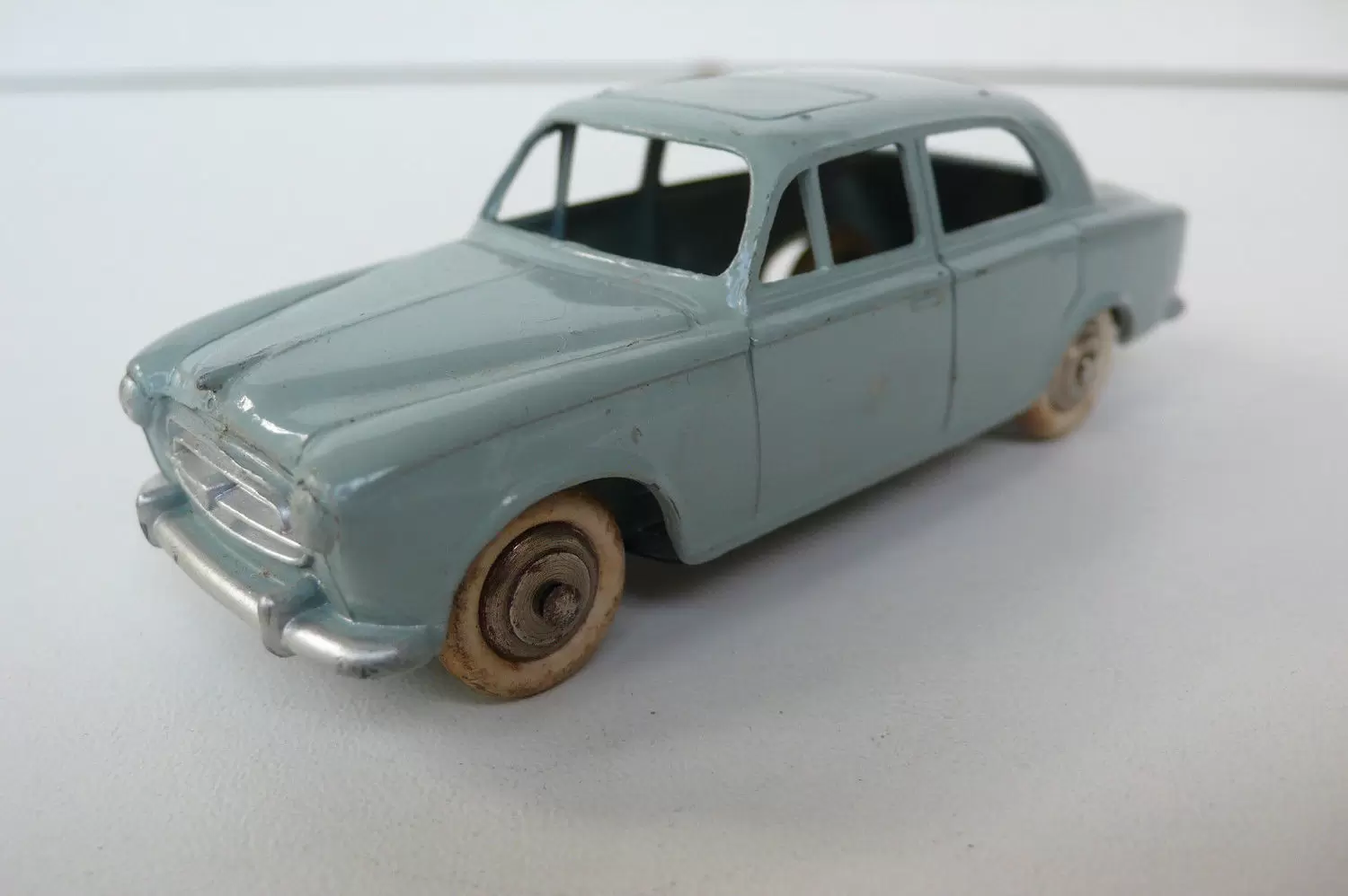 Vintage Dinky Toys - PEUGEOT 403 Berline (Grise)