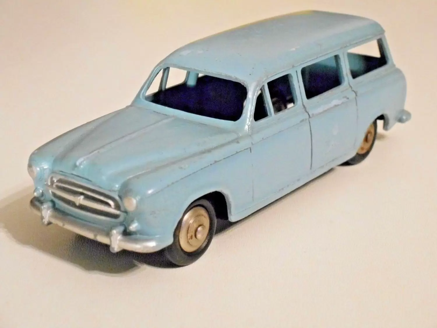 Vintage Dinky Toys - PEUGEOT 403 Familiale (Bleu ciel)