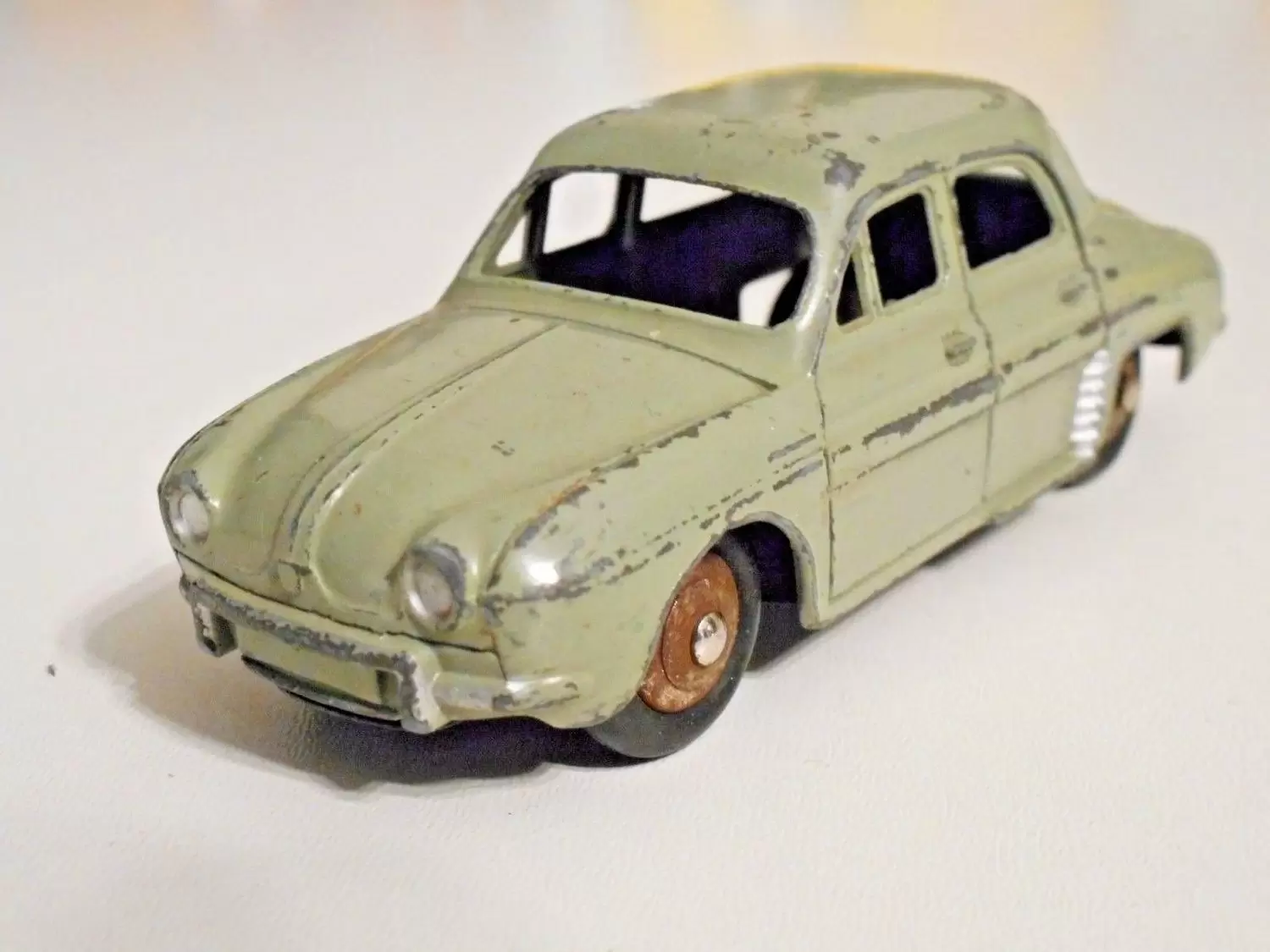 Vintage Dinky Toys - RENAULT Dauphine (Beige)