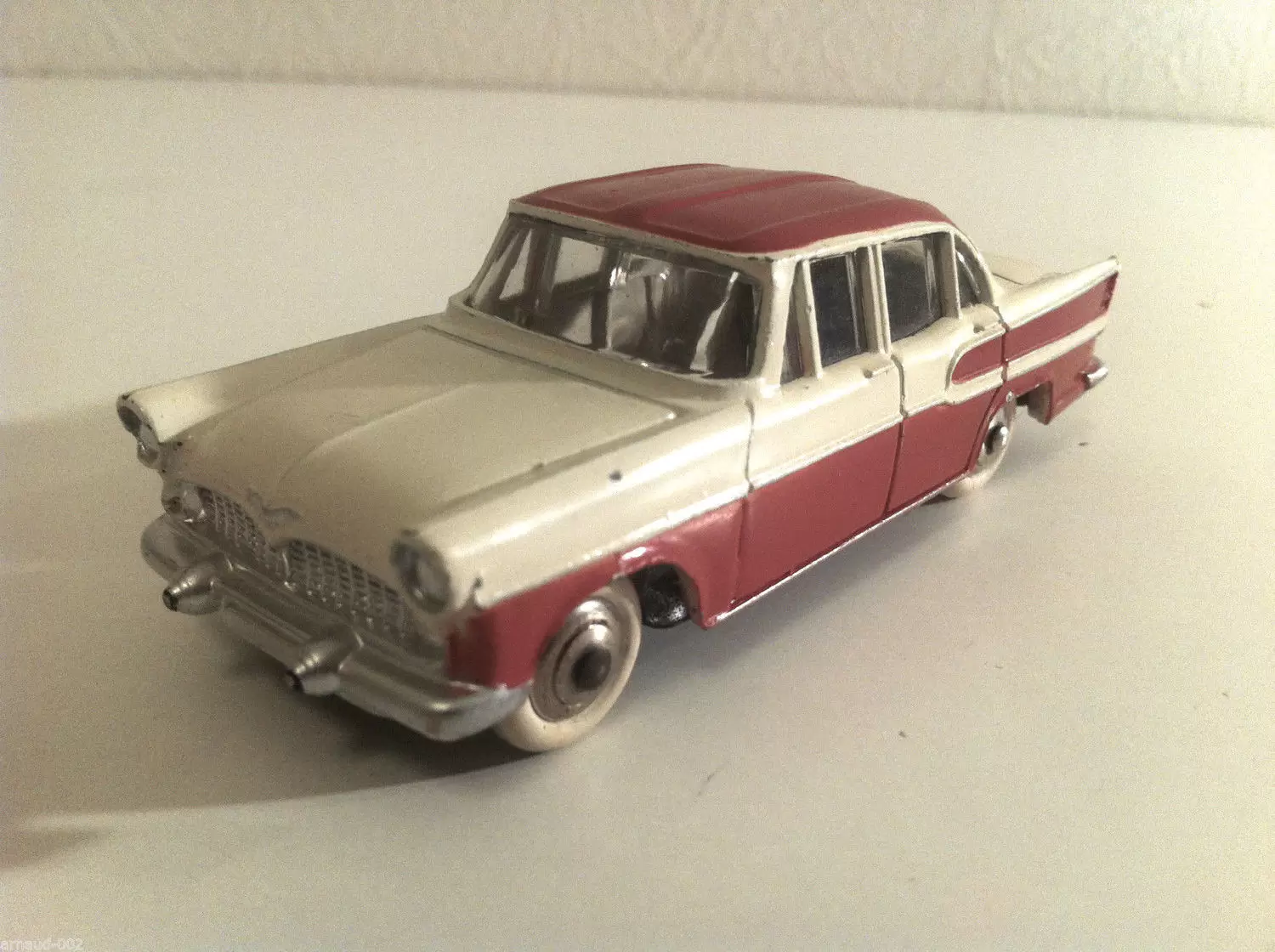 Vintage Dinky Toys - SIMCA Vedette Chambord (Beige - Rouge)