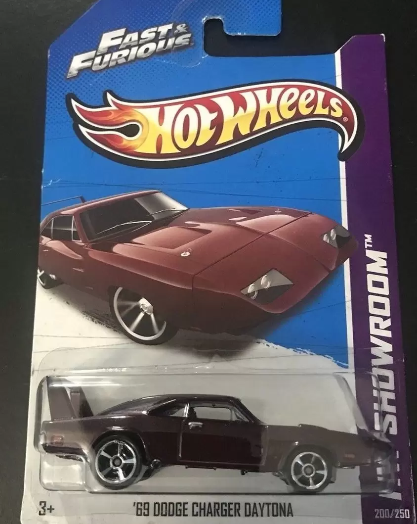 Hot Wheels Classiques - 69 Dodge Charger Daytona HW Showroom