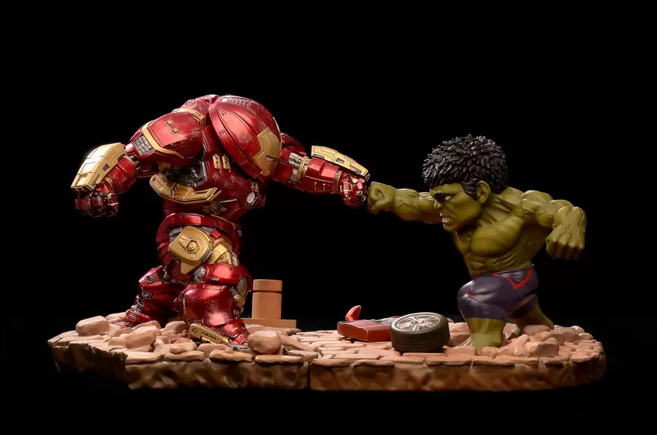 Egg Attack - Hulkbuster VS Hulk