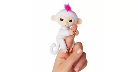 Baby Monkey Sophie Fingerlings Wow Wee Action Figure